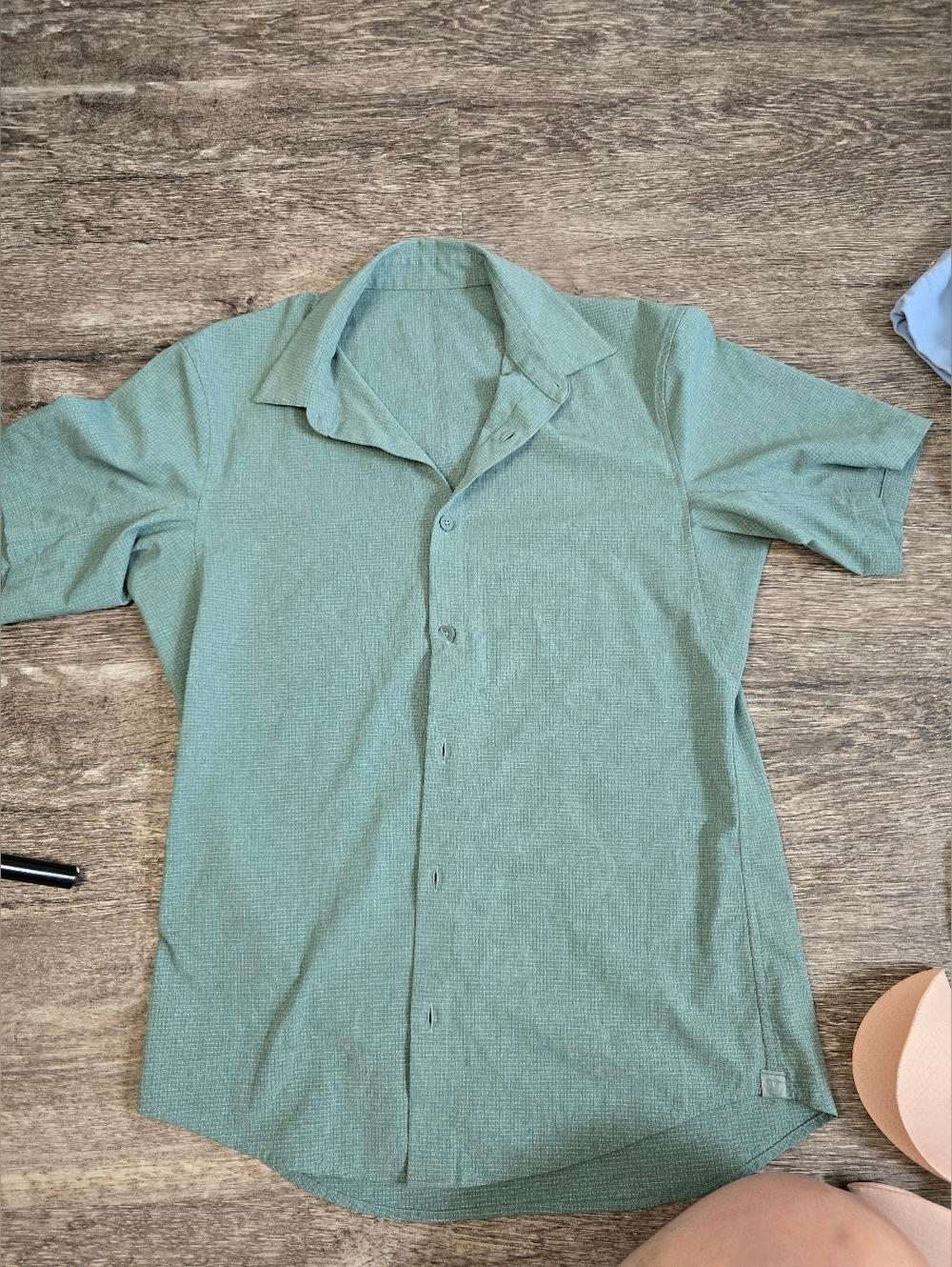 lululemon athletica Short-Sleeve Button-Down Shirt in Sage Green